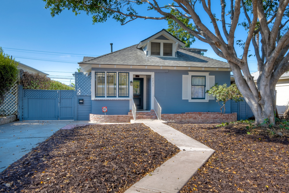 6855-6861 Mohawk Street - 6857
